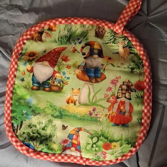 Gnome Print Pot Holders with Red Accents - Picture 6 of 6